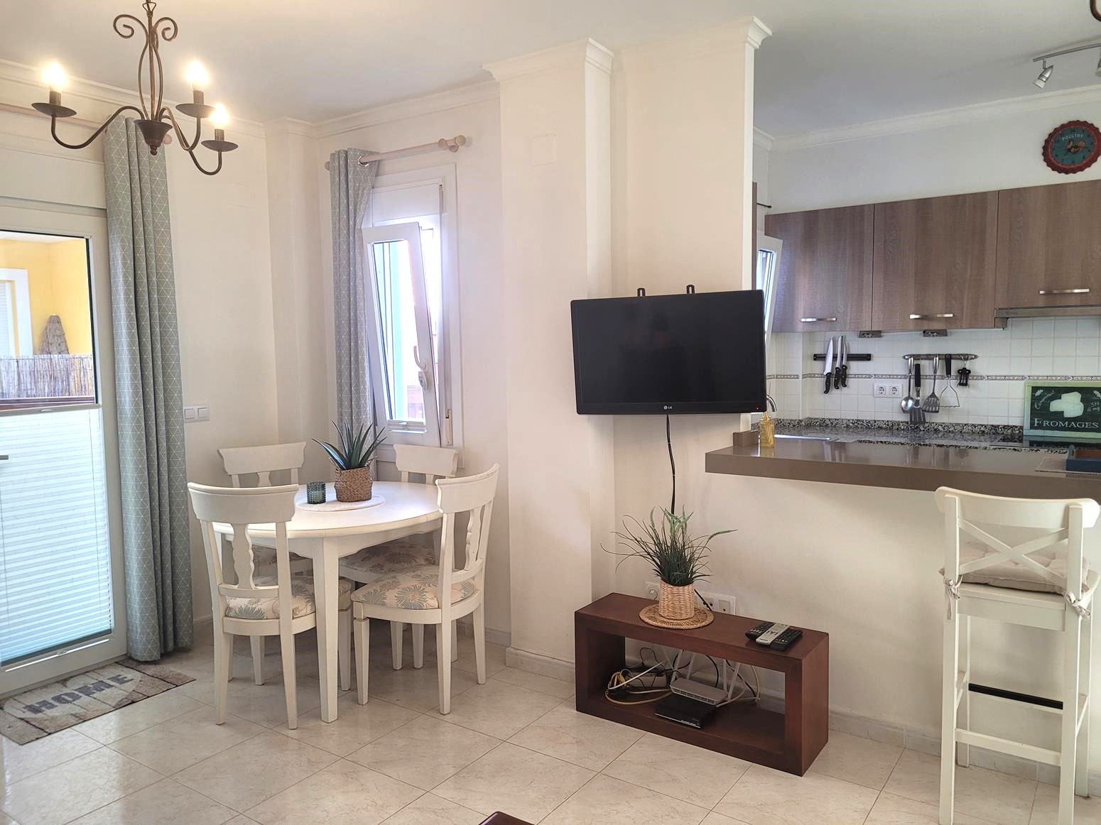 Vente de maison mitoyenne à Monte Solana, avec vue sur la mer et la vallée.
