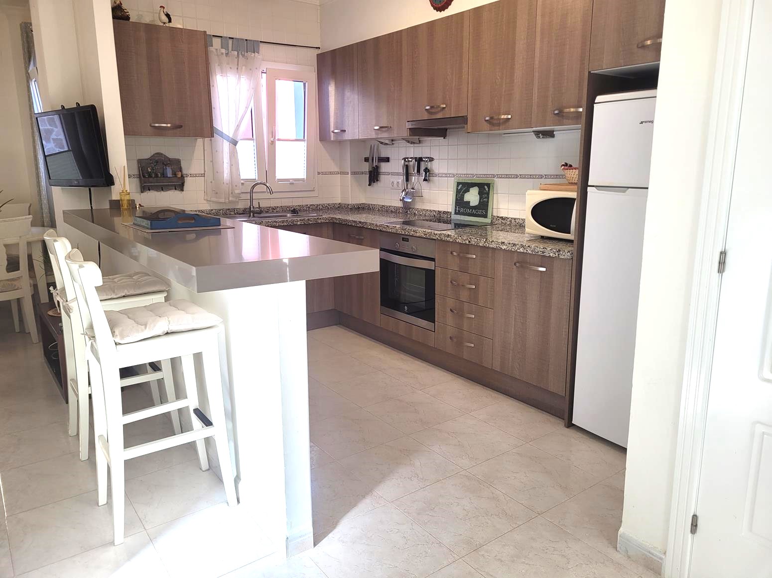 Vente de maison mitoyenne à Monte Solana, avec vue sur la mer et la vallée.