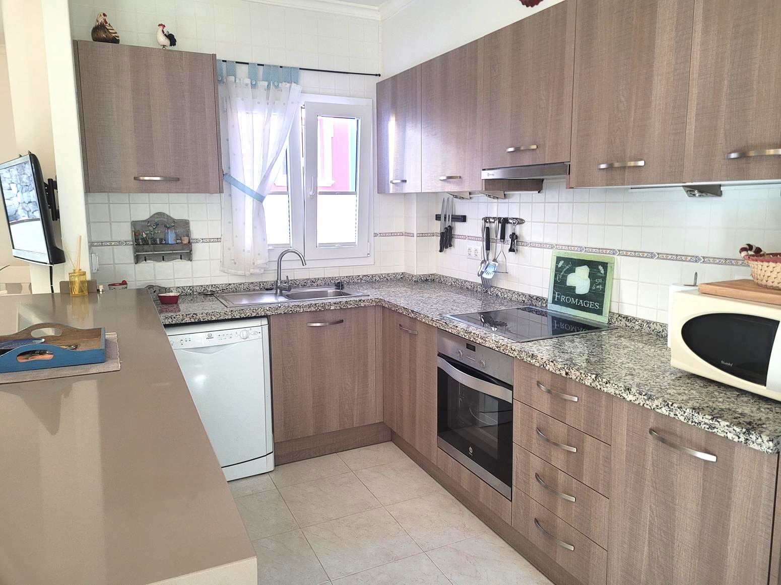 Vente de maison mitoyenne à Monte Solana, avec vue sur la mer et la vallée.