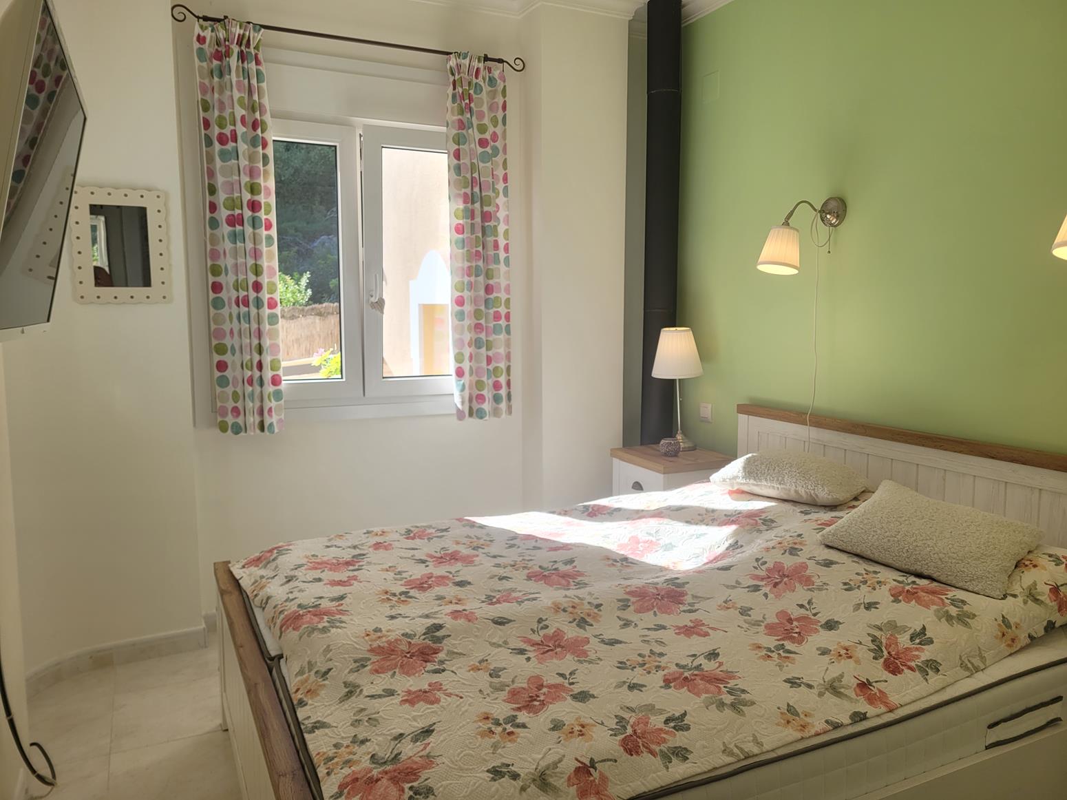 Vente de maison mitoyenne à Monte Solana, avec vue sur la mer et la vallée.